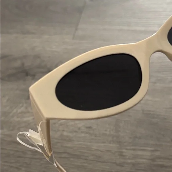 Nordstrom Slim Oval with Square Off Side Sunglasses in Cream Women’s Cat Eye - Picture 8 of 12